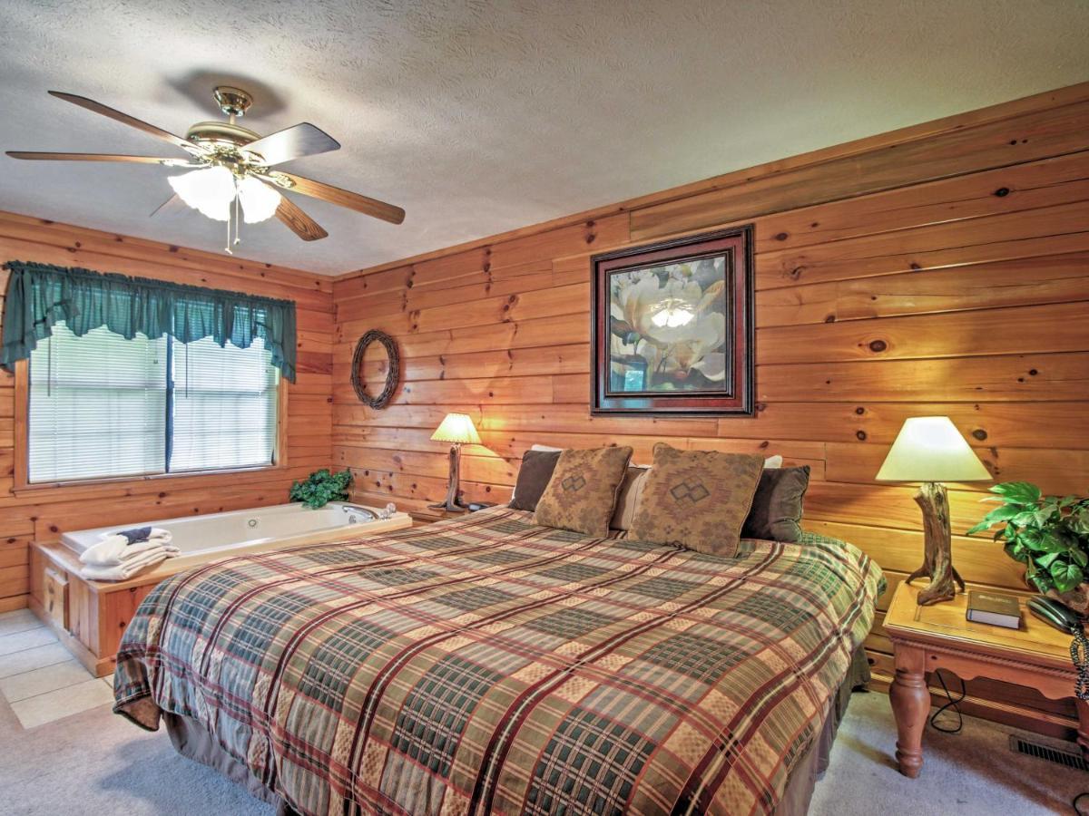 Idyllic Cabin With Hot Tub Less Than 2 Mi To Dollywood! Sevierville Exterior photo