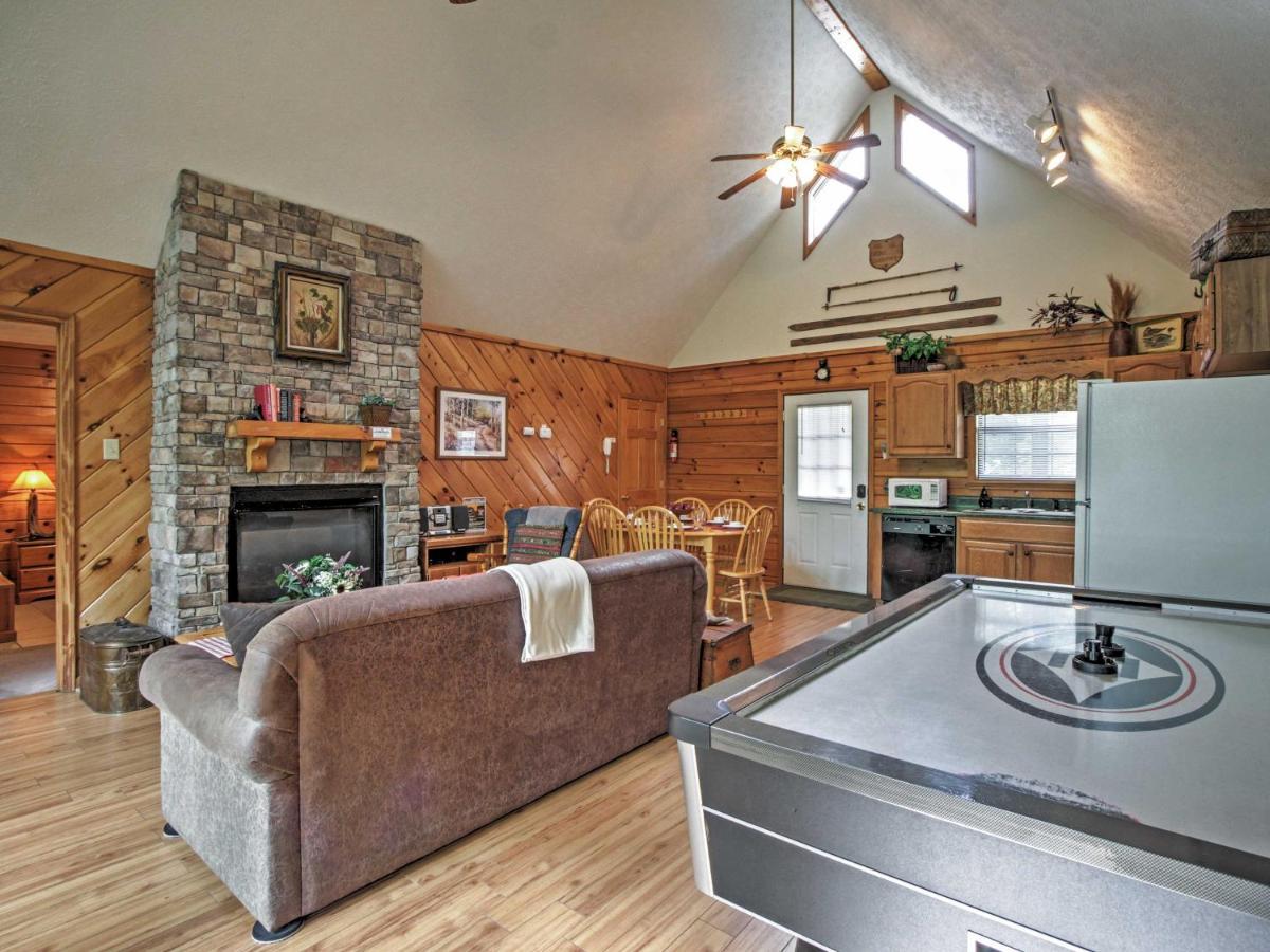 Idyllic Cabin With Hot Tub Less Than 2 Mi To Dollywood! Sevierville Exterior photo