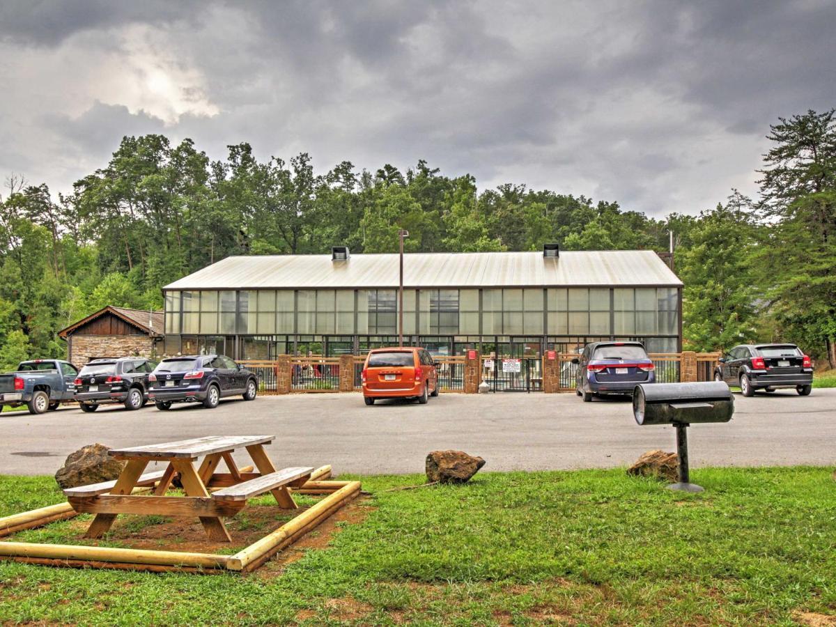 Idyllic Cabin With Hot Tub Less Than 2 Mi To Dollywood! Sevierville Exterior photo