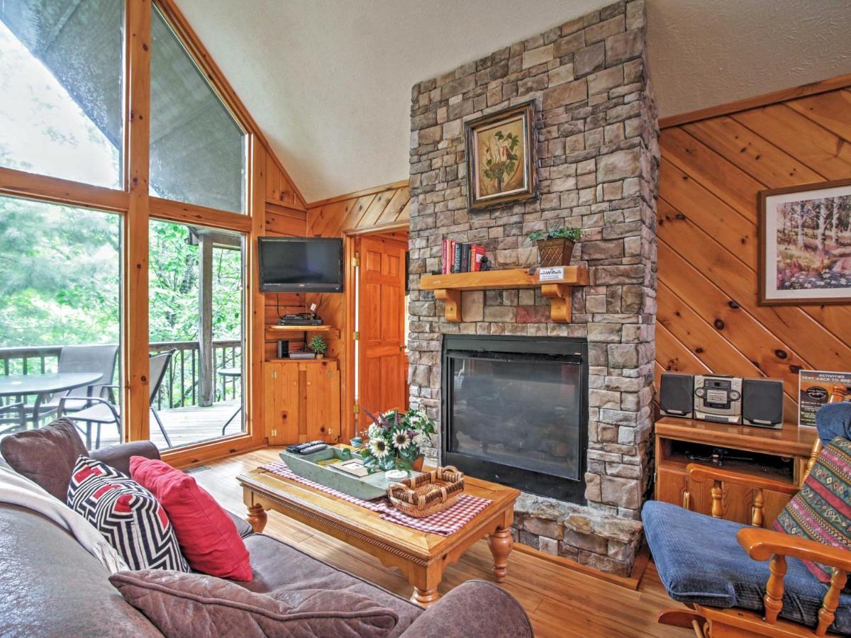 Idyllic Cabin With Hot Tub Less Than 2 Mi To Dollywood! Sevierville Exterior photo
