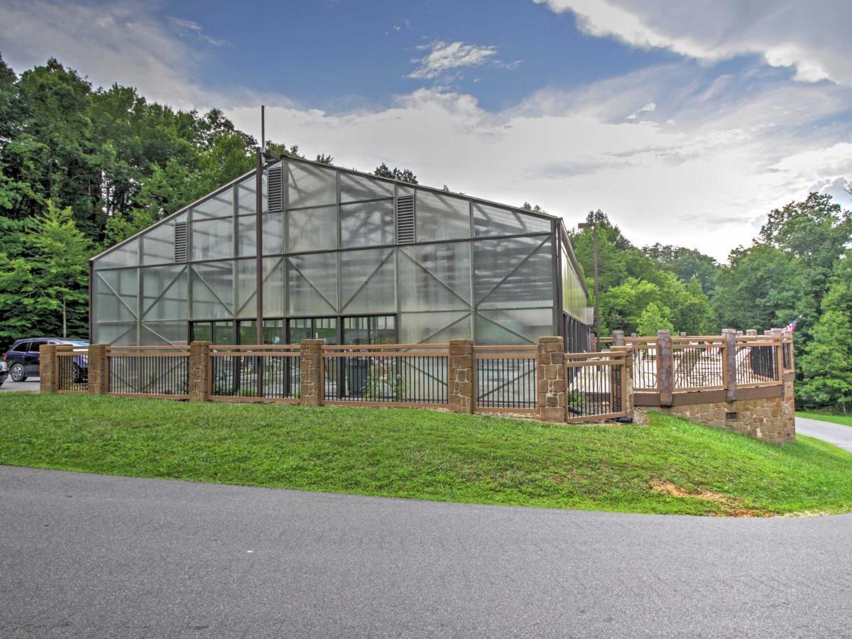 Idyllic Cabin With Hot Tub Less Than 2 Mi To Dollywood! Sevierville Exterior photo